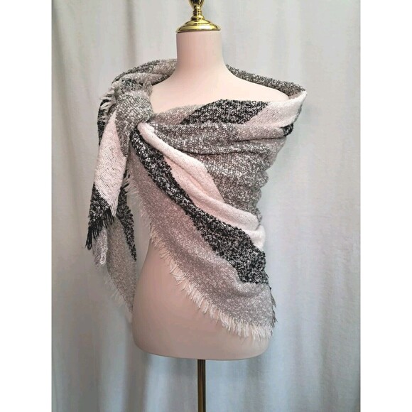 Soft Feel Triangular Boucle Knit Scarf Shawl Fringed 80×37" Black White Gray - Picture 1 of 6